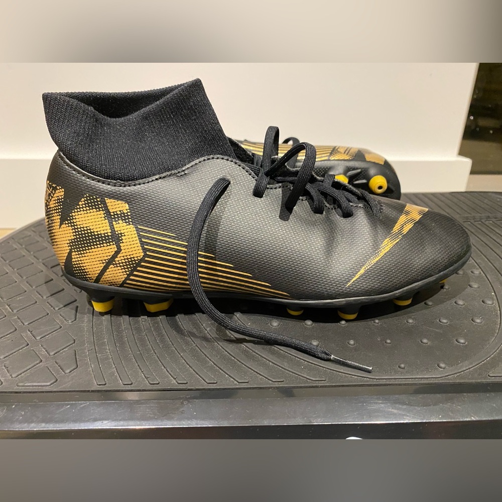 Soccer shoes Nike